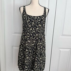 Old Navy Rayon Black and Cream Floral Mini Pocket Boho Summer Dress size Medium